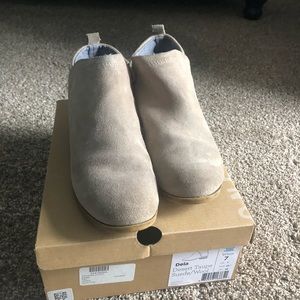 Toms dela booties size 7